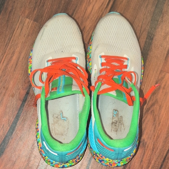 Brooks Light Blue Sneakers with Colorful Midsole and Bold Laces - Picture 2 of 5